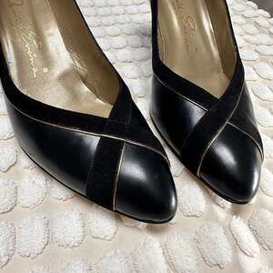 Dark Academia Vintage Pumps made in ITALY - black leather & suede w/ gold piping